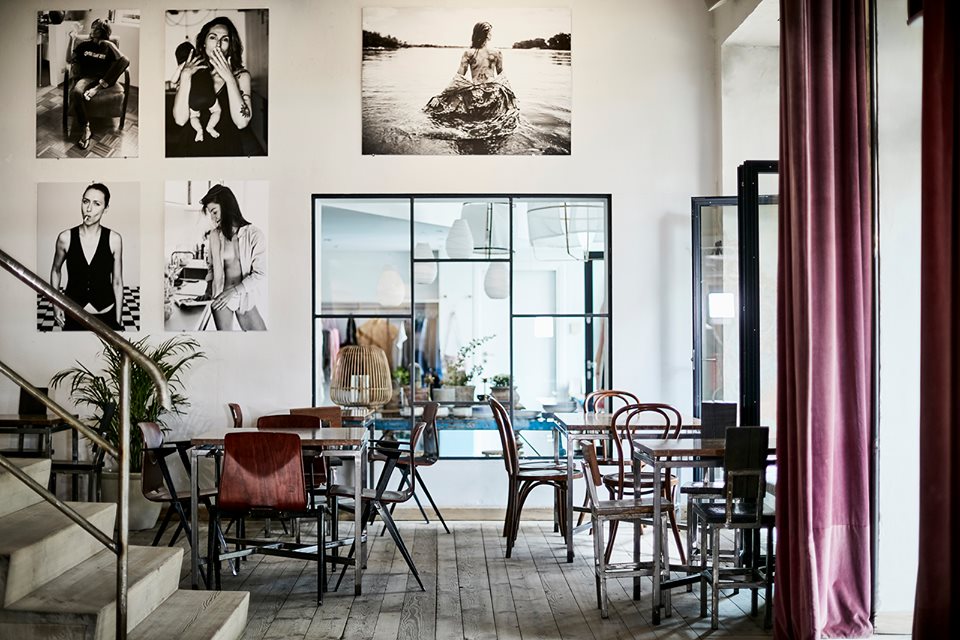 Niech to zostanie tylko (w) Między Nami Café