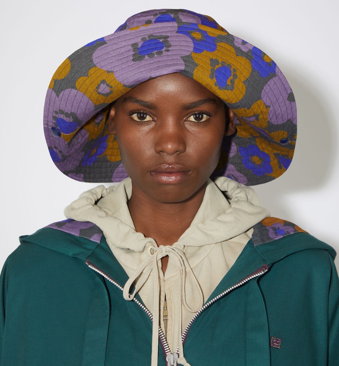 Bucket Hat od Acne Studios. Idealny na jesień