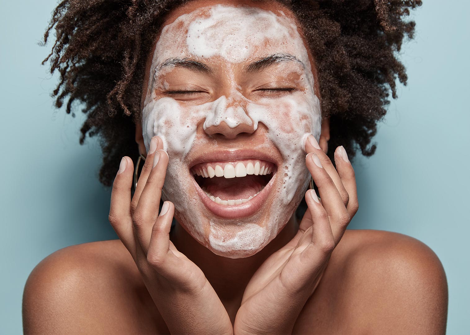 Nosisz maskę ochronną? Strzeż się „maskne