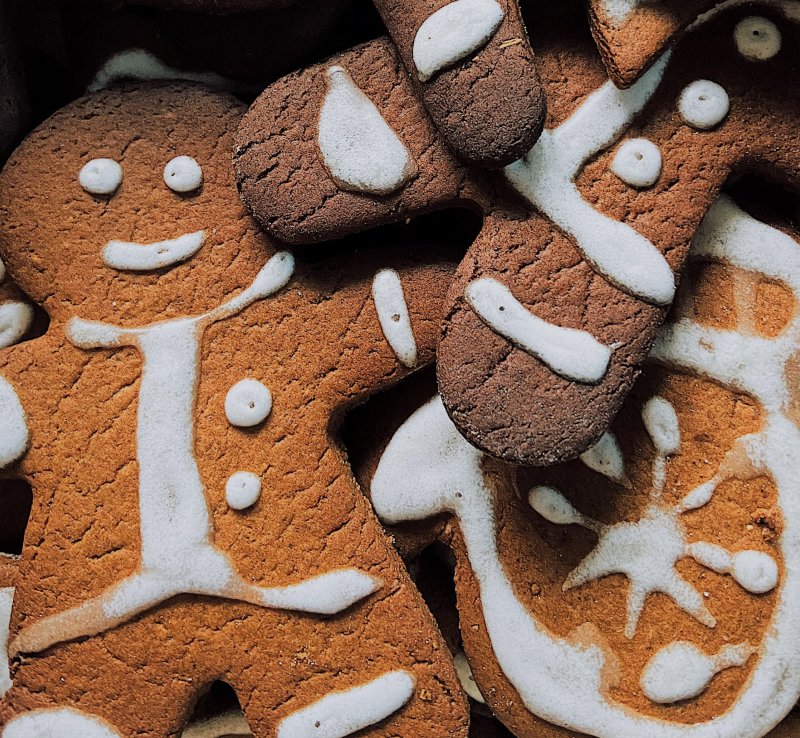 Wegańskie pierniczki z imbirowym lukrem