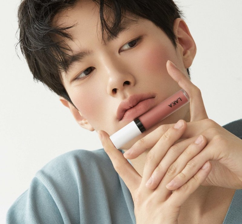 Chłopcy jak malowani. Nowe oblicze męskości